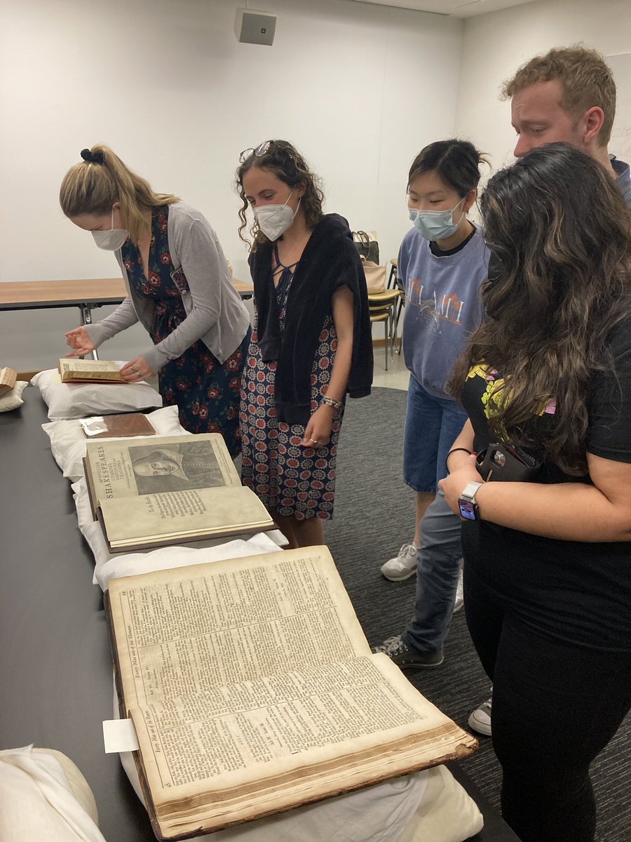 Students in ENGL20033 ‘Shakespeare in Performance’ looking at our Shakespeare 2nd Folio (1632) &amp; other rare books during an excursion to the Baillieu.

(And if EOFY has crept up on you, donations to the Shakespeare400 Trust are still very welcome! 🙂 arts.unimelb.edu.au/engage/make-a-…)