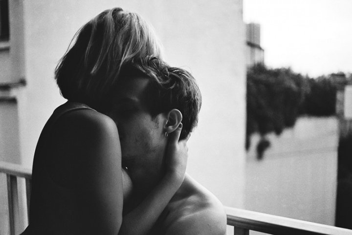 "Te quiero como para ir contigo a los lugares que más frecuento y contarte que ahí es donde me siento a pensar en ti."
(Jaime Sabines)

© Maud Chalard