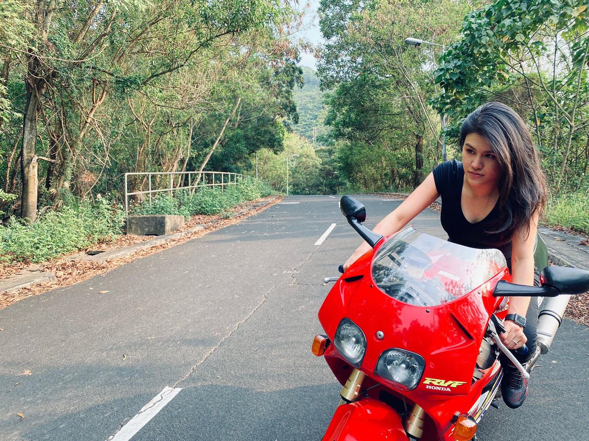 Who wanna ride my motorcycle?😜