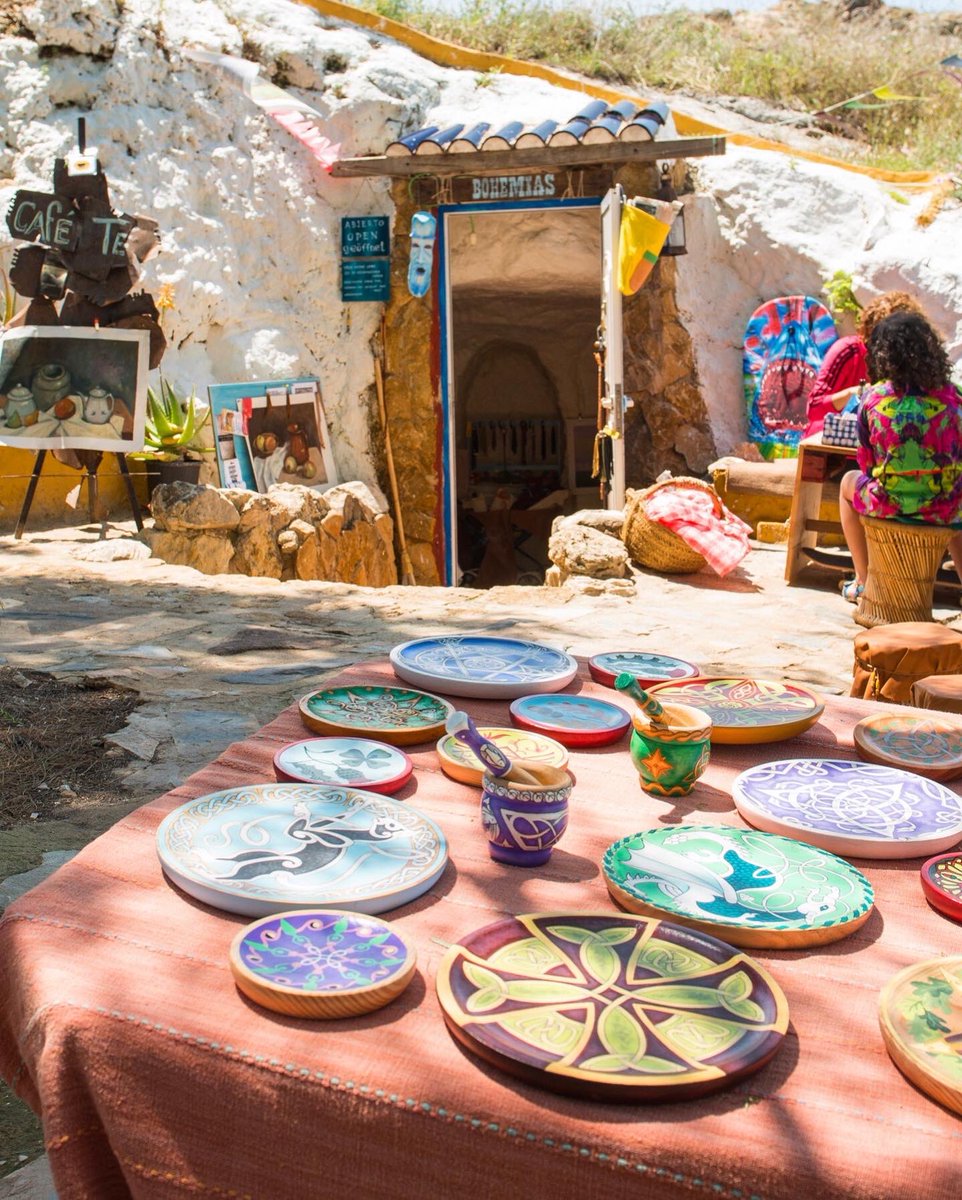 costablancaorg's tweet photo. Este domingo en las Cuevas del Rodeo de #Rojales un nuevo encuentro de artesanos y artistas 🧑🏻🎨👩🏻🎨 Música en directo 🎶, talleres 🎨 y más. #Rodearte #CostaBlanca https://t.co/I7mKC7EjjZ