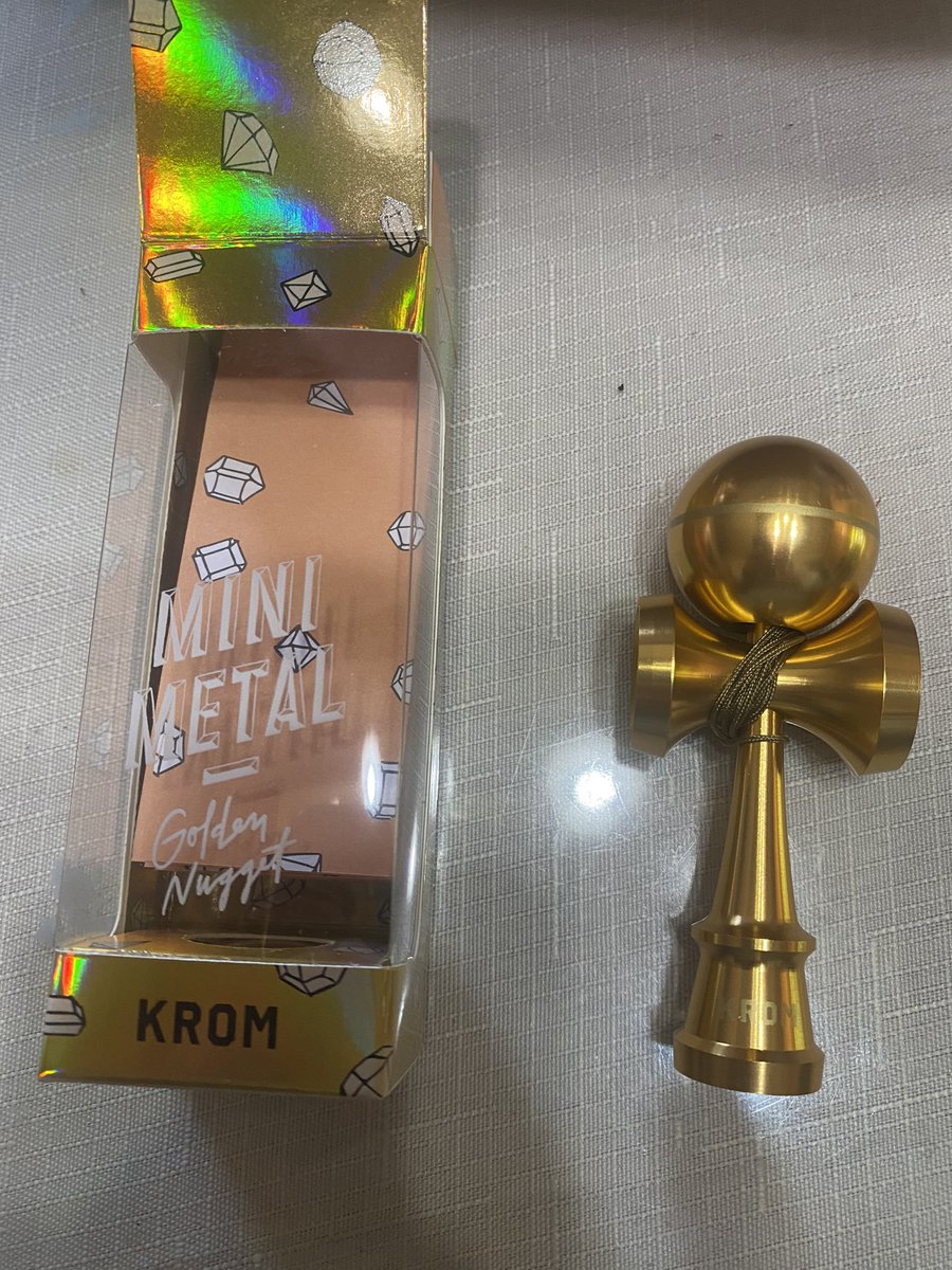 iGCocASXGTPlBSI's tweet photo. 届いたぁ!!
やばいかっこいい!!
#KROM
#ミニけん玉
#アルミ製
#MINIMETAL https://t.co/vyMXrHSgQ8