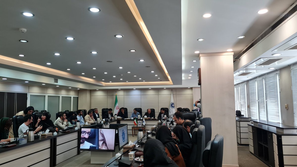 maxholdingco's tweet photo. نشست هم‌اندیشی بررسی چالش‌های سامانه آمیتیس بیمه مرکزی با حضور مدیران استارتاپهای اینشورتک هم‌اکنون در اتاق بازرگانی ایران در حال برگزاری است. https://t.co/UBpKpYnlmf