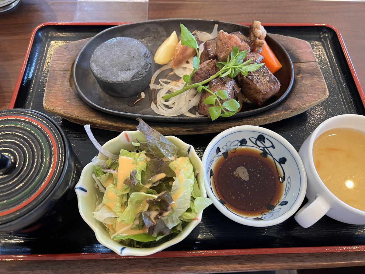 ys63406609's tweet photo. いただきます😋

#葉山牛 https://t.co/Y6F8LPS22M