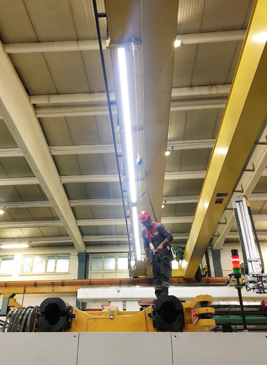 Vinç Altı Kalıcı Yatay Yaşam Hattı; Güvenli çalışma alanı için oluşturulan yaşam hatları vincin hareketlerini kısıtlayabilmektedir. Bu gibi durumlarda yaşam hatları tavan vinci altına kurulur. Vinç çalışma alanı üzerinde konumlandırılarak güvenli çalışma gerçekleştirilir.