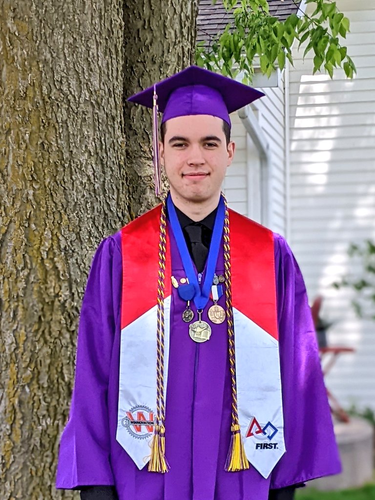 jill_stag's tweet photo. Summer internship @ ingenium aerospace, then off to @bradleyu to study electrical engineering! Cannot wait to see what his future holds and so thankful for #First!
#winnovation #1625 #FirstAlumni
#Morethanrobots https://t.co/ibq05g98NQ