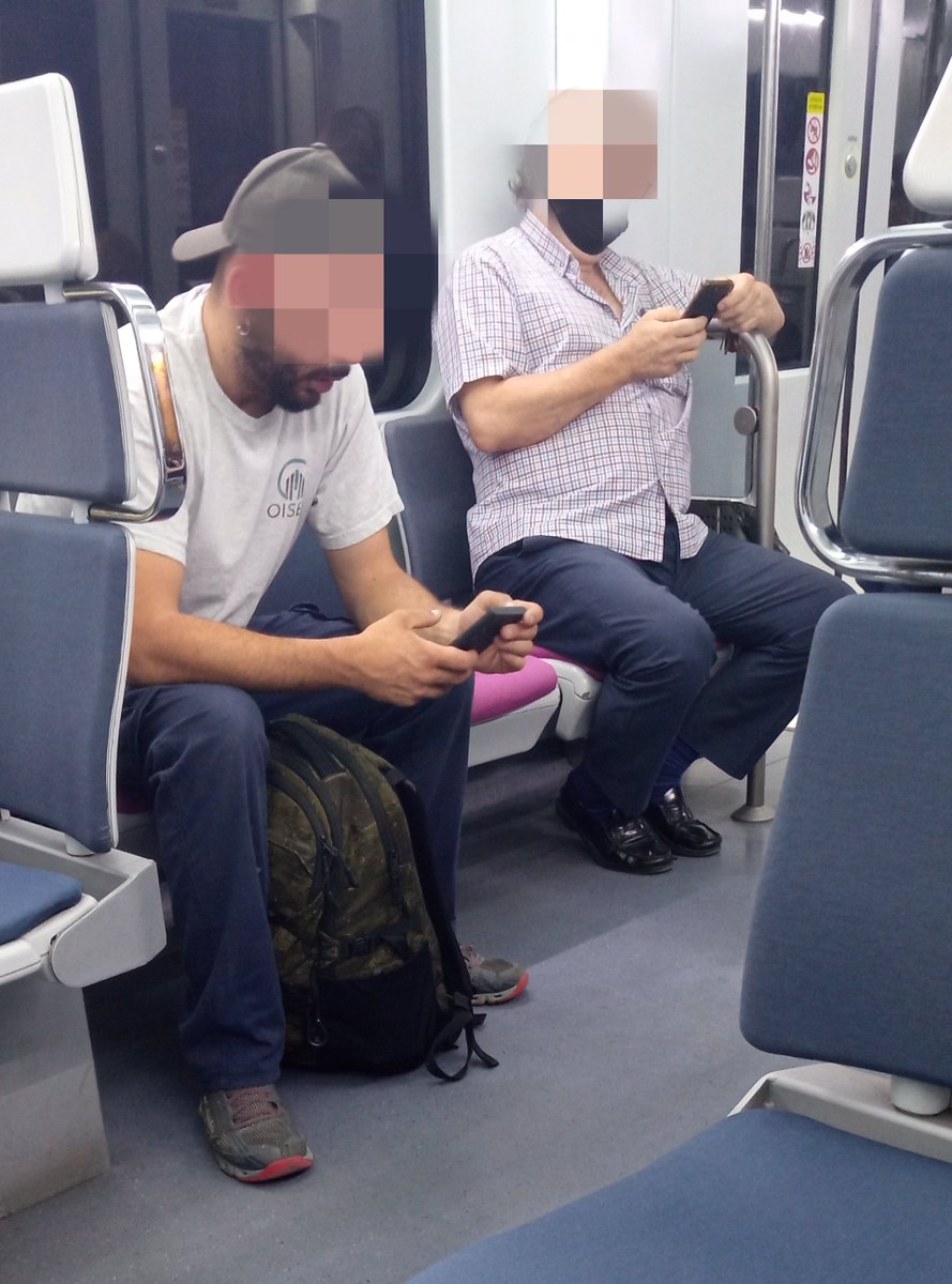 patriunfada's tweet photo. @Renfe Agradecemos los mensajes recordatorios del uso de la mascarilla dentro del vagón, aunque qué medidas toman con quién no la lleva!?!? Pongan x favor más revisores https://t.co/B88cw80wji