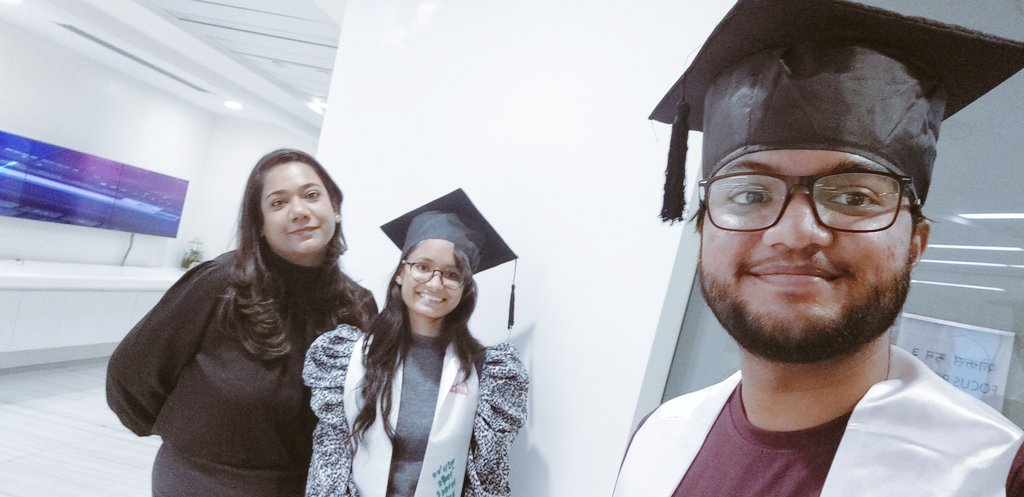 issshhaaaaaaaa's tweet photo. Some more pictures of the day🤌
Closing chapter: 04.06.2022❤️✨

#githubgraduation https://t.co/FM0TpTMXU6