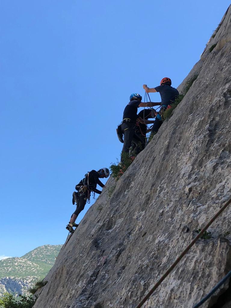 SAGTriesteCAI's tweet photo. 🧗♀️ E #Paklenica sia! 😍
🧗 il 92° Corso di #Alpinismo su Roccia della Scuola N. di #Alpinismo E. Comici si è regalato una splendida trasferta, un’esperienza importante per gli allievi che hanno affrontato le vie da capocordata.
📸 https://t.co/VobYNG4w3x
#caisag @CAI150 @caifvg https://t.co/vxkO3Ank15