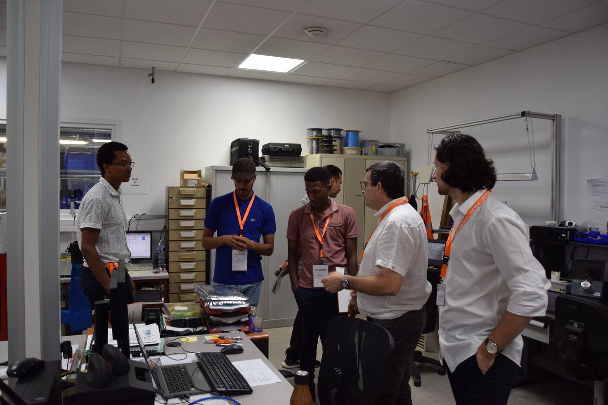 Le 23 juin dernier eu lieu le FOLAN Day, nos experts ont pu discuter avec nos clients sur nos solutions et innovations et ils ont pu visiter notre espace de stockage, notre laboratoire et notre atelier de production 100% 🇫🇷. 
Merci à toutes les personnes qui se sont déplacées !