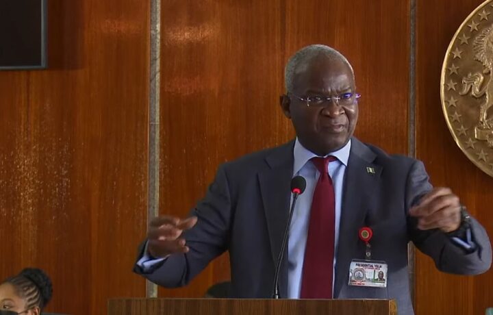 thecableng's tweet image. [TOP STORY] Fashola to Nigerians: Vote based on track record — not anger | TheCable
thecable.ng/fashola-to-nig…