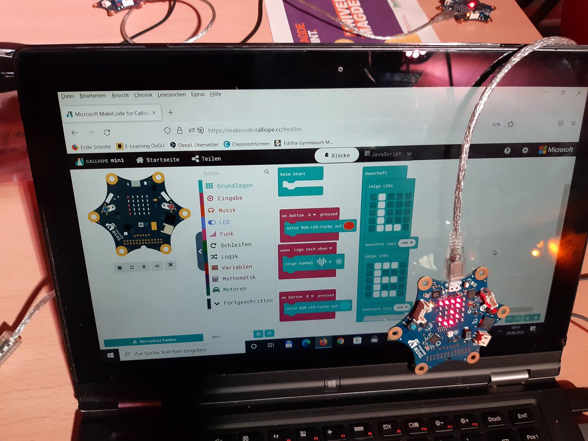 LehrstuhlEMV's tweet photo. Wir starten in einen zweiten Workshoptag zur @CalliopeMini, @microbit_edu, @makeymakey und Co. am Stand der @OVGUpresse bei den #MINTTage|n von #MagdeMINT in der @FestungMark.
Heute kommen eine (halbe) fünfte, sechste und neunte Klasse aus der @Ottostadt #Magdeburg. https://t.co/Sy37KkA1h8