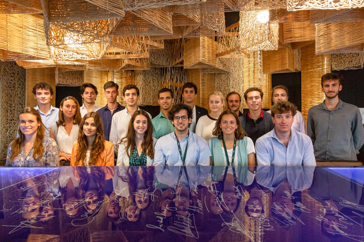 CBRE_es's tweet photo. El futuro del #RealEstate ya está aquí.
Se han incorporado a nuestro programa CBRE Summer Internship estudiantes de distintos grados universitarios durante los meses de verano.
Descubre más aquí: https://t.co/ru30umePF8
#TalentoCBRE https://t.co/WuvdYX5Is5