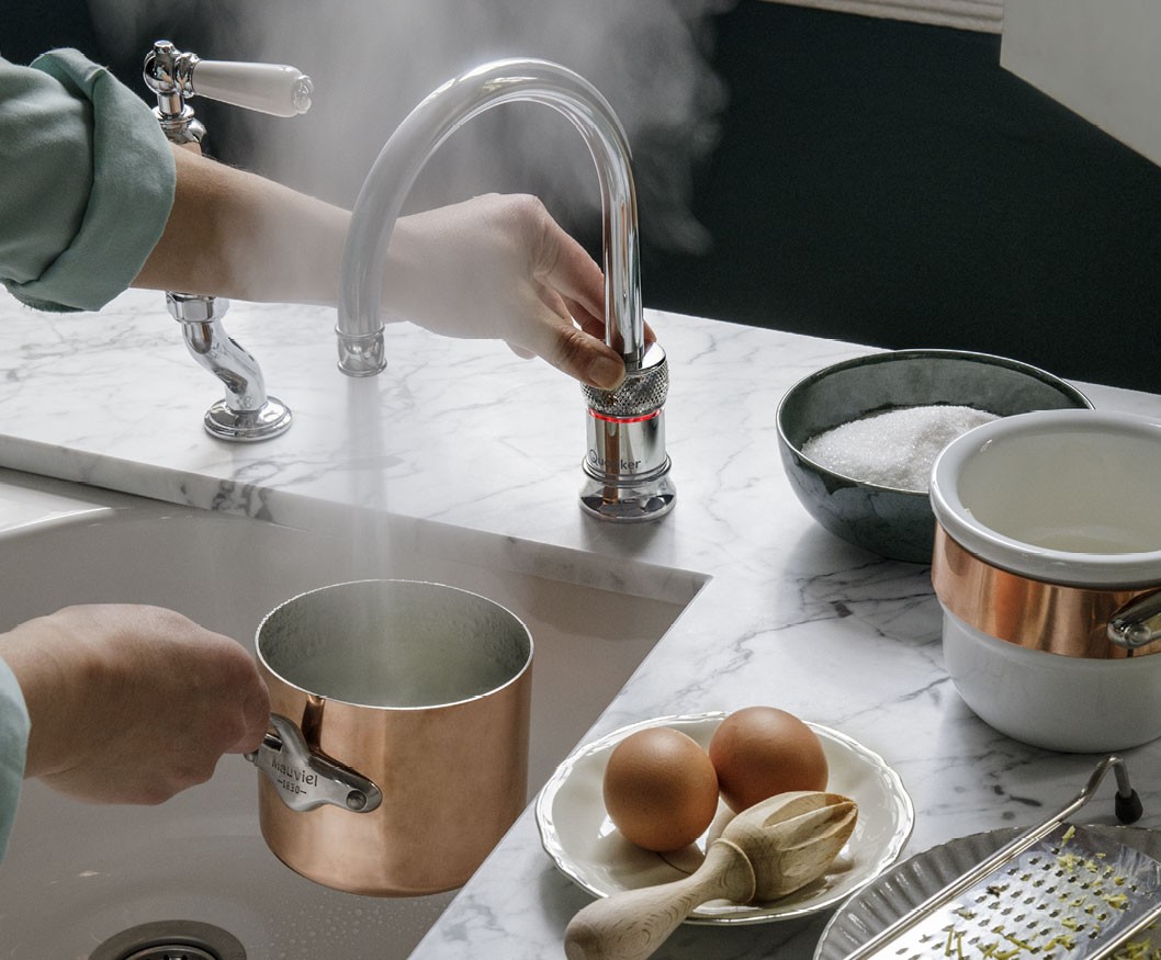 The Classic style @quookeruk Nordic Tap is designed to sit alongside your main mixer tap for easy access to boiling water when you need it most. #frederickgeorgekitchens #bespokekitchen #kitchendesign #quooker #boilingtap #nordictap