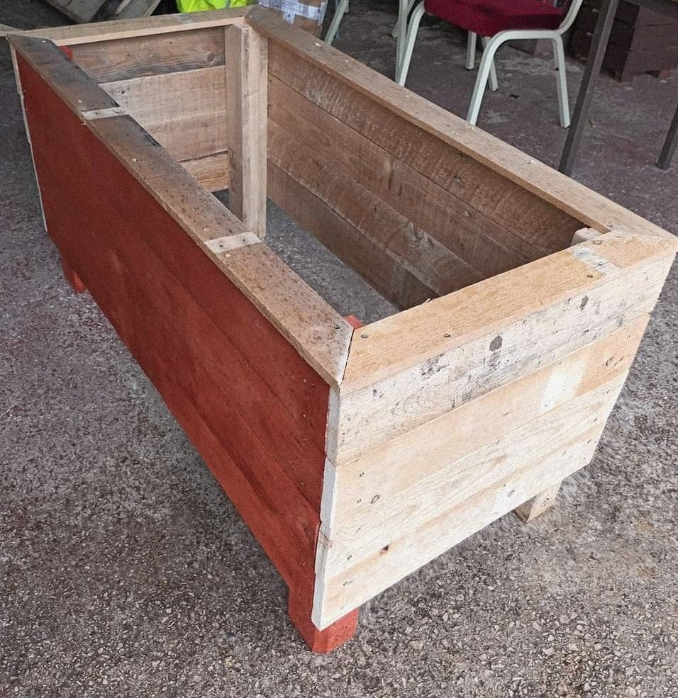 MensShedParr's tweet photo. Here's some more photos of planters. After we donated the previous two to a local primary school we had orders to create two more. https://t.co/iu6CKNSHbc