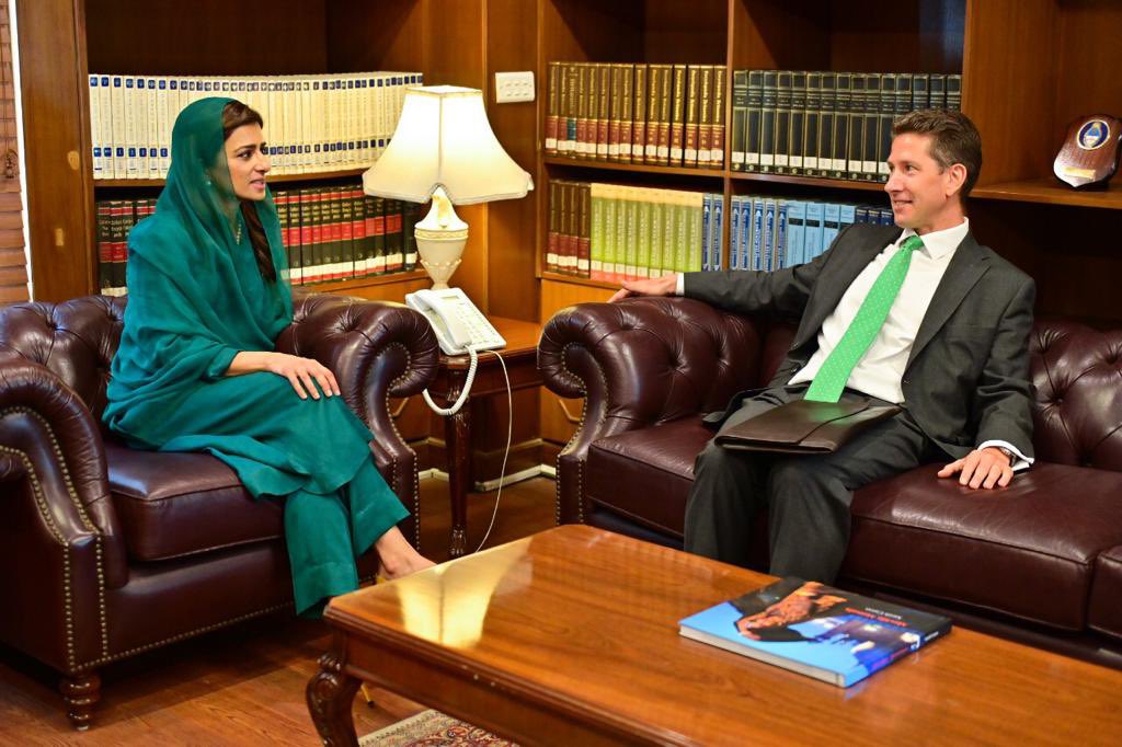 ForeignOfficePk's tweet image. UK High Commissioner @CturnerFCDO called on MOS @HinaRkhar and congratulated her on a successful visit to #CHOGM2022. 

🇵🇰 &amp;amp; 🇬🇧 are longstanding friends and partners. We are working together at bilateral and multilateral levels to  cement the existing Pak-UK relationship.