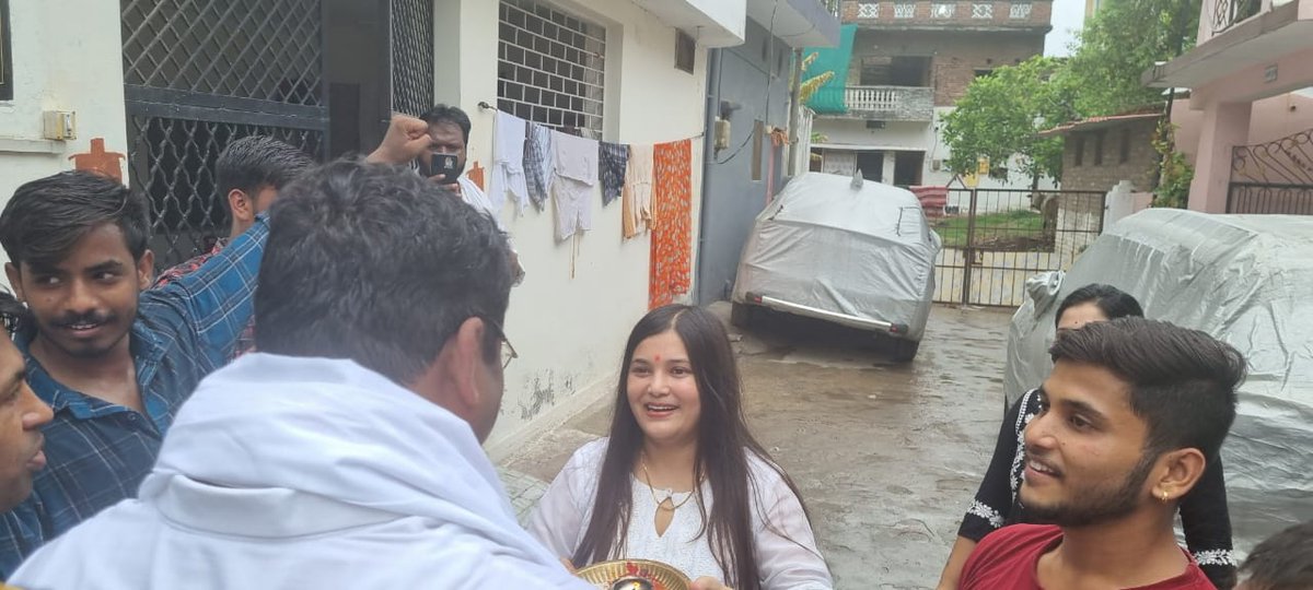 MLA_SATNA's tweet photo. आज वार्ड क्रमांक 8 में रहवासियों से भेंट की। बुजुर्गों व माताओं के आशीर्वाद और भाई व बहनों के स्नेह पाकर में बहुत अभिभूत हूं 
#परिवर्तन_की_लहर_चल_रही_है 
#सतना_शहर_सरकार_बदल_रही_है
#dabbu4development
#AICC #vote4dabbu #CongressMP
#dabbu4bettersatna
#Dabbu #congresssatna https://t.co/ex0ar8tXQx