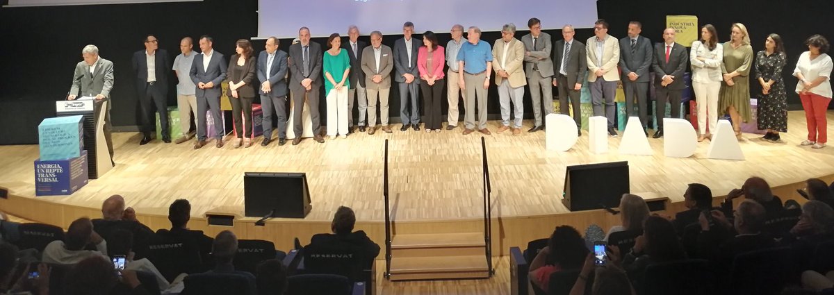 Ahir em vaig estrenar com a Presidenta de l'AEIC i vicedegana del COEIC en la #DiadaEIC 
Agraeixo als que m'han precedit i als que ho heu fet possible
Ho prenc amb il.lusió i conscient de la gran responsabilitat
#Evolucionem amb un gran equip de companys/es per a fer-ho possible!