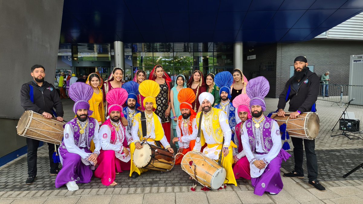 Lions and <a href="/LionessBhangra/">Lionesses Of Punjab</a> alongside Dhol Frequency at 🇮🇳India v England🏴󠁧󠁢󠁥󠁮󠁧󠁿 at Edgbaston Stadium. Providing entertainment for the fans.