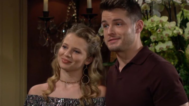 gh_bbyrfan4Ever's tweet photo. Even though they’ve had many up’s and downs, #Skyle always works it out! They love each other soooooo much! #YR #TeamSkyle #SkyleNation #SkyleForever #SummerOfSkyle #SkyleIsStrongerTogether✊✊🤗🤗❤️❤️💖💖🥰🥰 @Michael_Mealor #AllisonLanier https://t.co/2JHnexvLdP