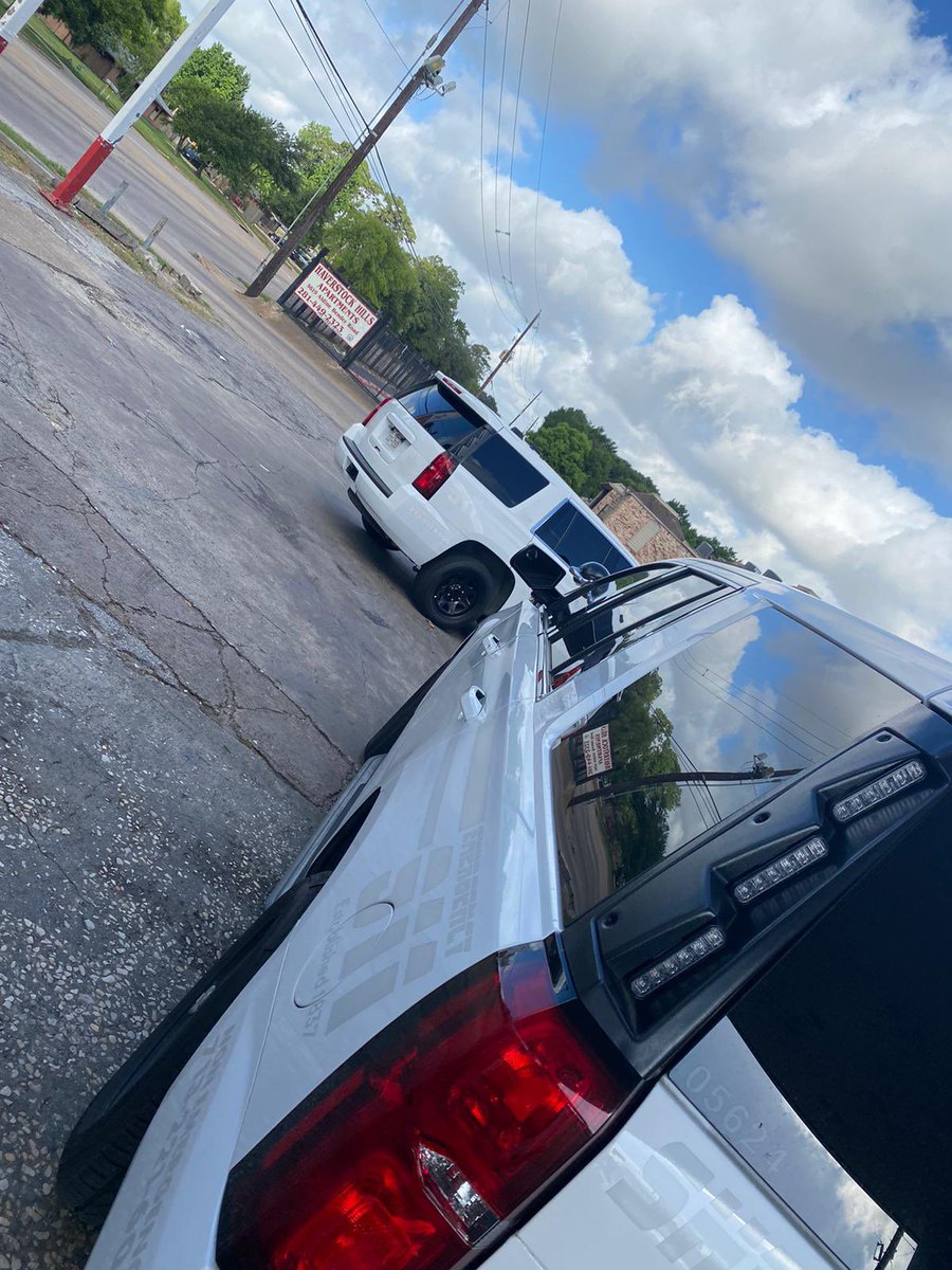 HCSO_PSSB's tweet photo. D2 CRU conducted a Trespass investigation at 7200 Hallshire Dr. As deputies made contact with suspicious males, a suspect evaded on foot. After a short foot chase, the suspect was taken into custody and charged with felony Evading Arrest. @HCSO_D2Patrol @HCSOTexas https://t.co/LSdqMmRZt1
