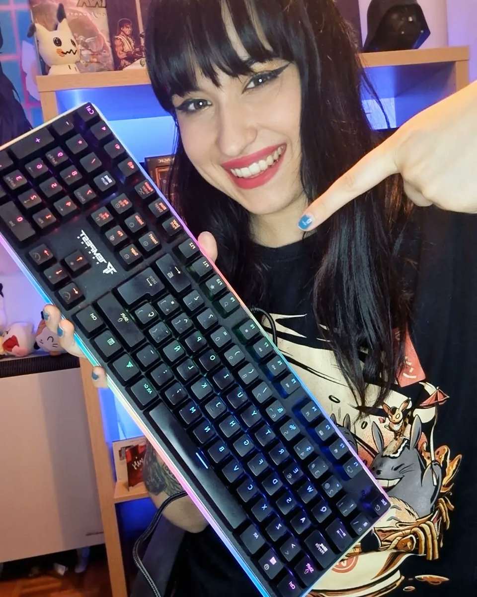 raquel_cdc's tweet photo. Teclado chulo para escribir de la mano de @Tempest_ES y @pccomponentes 😊 Contentísima con el Tempest Diablo.
#PCDays #TempestArmy #FamiliaTempest https://t.co/N7XWdIrWOR