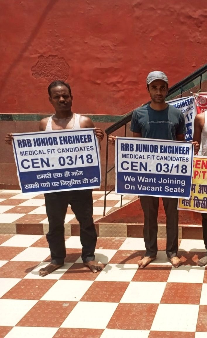Devendr76453065's tweet photo. #RRB_JE_WAITING CEN3/2018.A request for 100% clearance of standby candidates @UmeshJadhav_BJP @RailMinIndia @DeepakvBhardwaj @JaskaurBJP @DrSumerSolanki1 @KumariDiya @drmubl @DrmMys @drmsbc @SWRRLY @GMSWR @RadhamohanBJP @cposwr @blsanthosh @H_D_Devegowda @RadhamohanBJP @PMOIndia https://t.co/HwVE3FsrXu