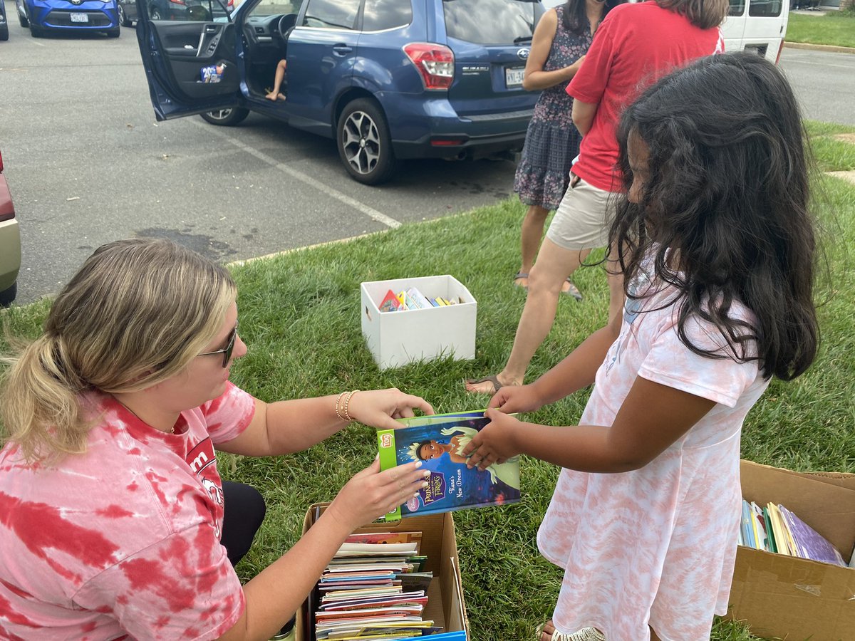 The second FHES Summer Bookmobile 2022 gave books, ice pops and a bunch of joy this morning!  FHES teachers 😍 our students! Thanks <a href="/MrsWeiseABC/">Christina Weise</a> <a href="/MsLaynesClass/">Jessica Blumer</a> <a href="/MsRuttenbergFH/">Teri Ruttenberg</a> and Mary Gutenson, Jeff Wade and Jean Witt for making today a success! Next stop, July 20th 10am-11am!