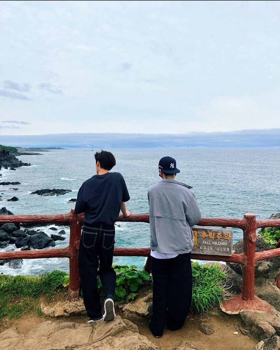 epex_fr's tweet photo. 06.07.22〔 INSTAGRAM 〕 

➫ Traduction du post de #BAEKSEUNG ! 

❝ Voyager avec un ami 😆😆 ❞ 

#EPEX #이펙스 #백승
@the_EPEX @by_EPEX 

#Liseok🦔 https://t.co/DTqpBaLMnb