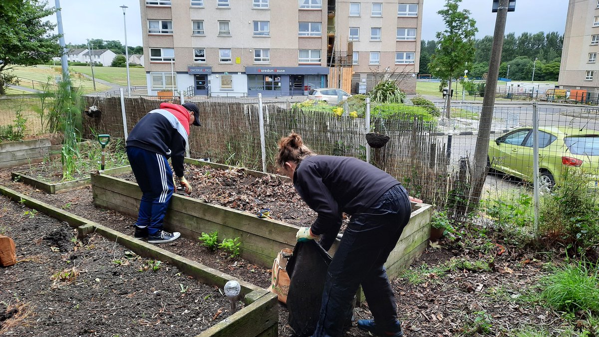greenspacetrust's tweet photo. We have been busy in the allotment at Moredun today, getting tidied up for some new compost, to get new seeds sown 😊 #communitygarden #growyourown #Wellbeing #makingithappen https://t.co/MfJGmuAqiP