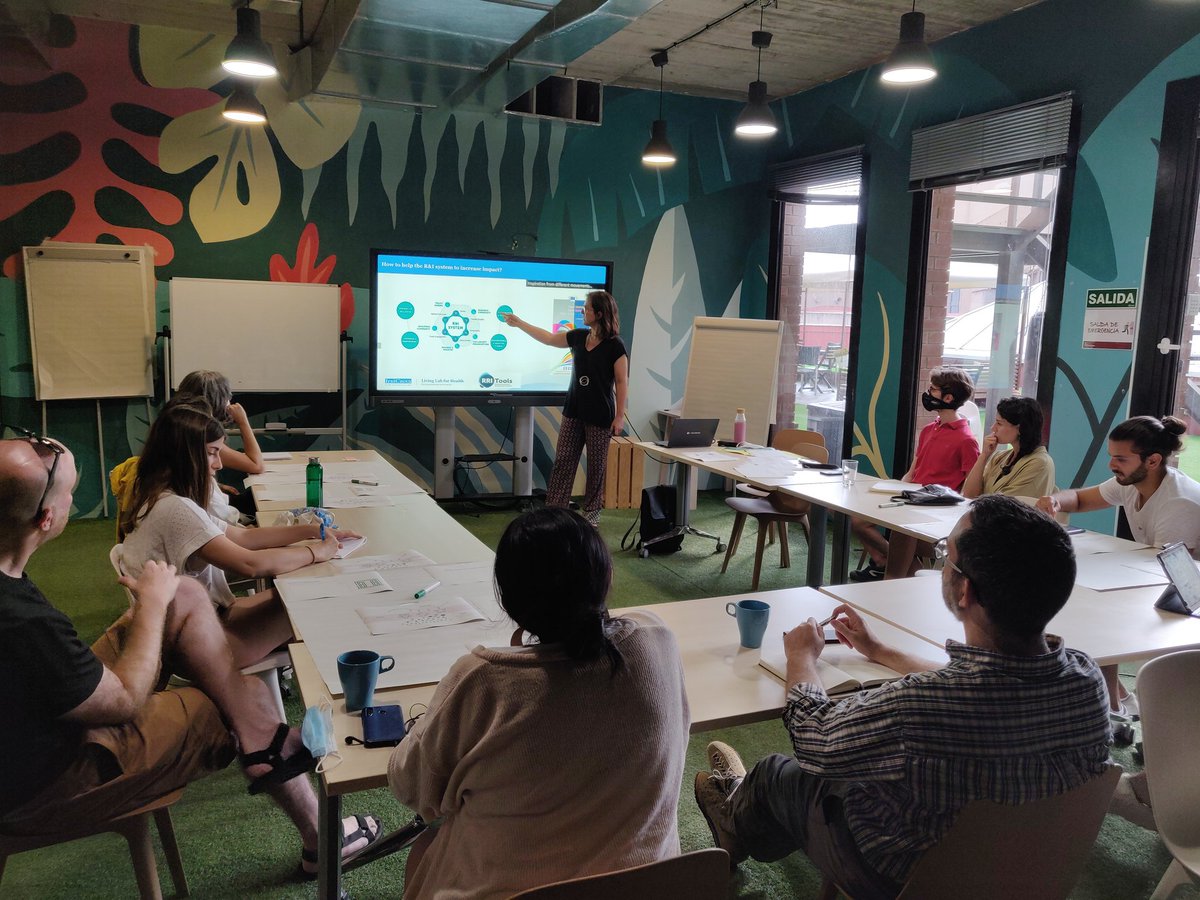 Concluding our 6-part learning journey on #systemsinnovation with <a href="/RosinaMalagrida/">Rosina Malagrida</a> explaining how she uses a systems lens in her work at <a href="/IrsiCaixa/">IrsiCaixa</a>! 

#systemsthinking #SIHubBCN