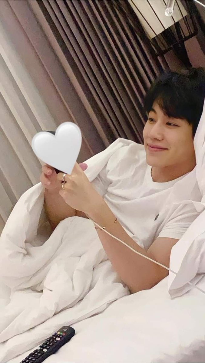 sourpickled_'s tweet photo. ~Short AU PromWar
[Slice Of Life|Perfect With U]

Prom yang selalu cemburu dan iri hati pada melodi. Selalu bertingkah tolol saat menunjukan kecemburuannya, But actually love war so much :(

#promwar #lovemechanics #yinwar #bonzwar https://t.co/SPrXLx8v2n