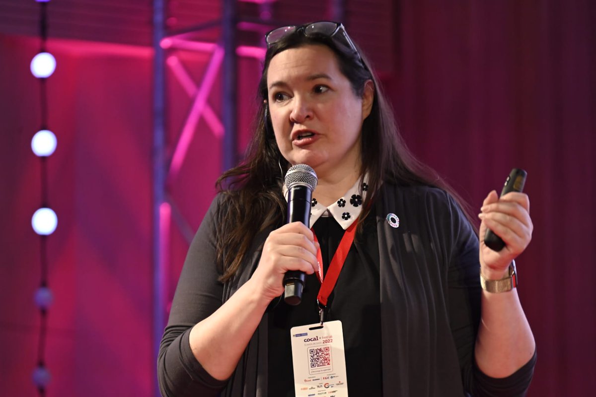 ASOEVENTOS's tweet photo. Cocal + Event Lab 2022 | Mariela Beatriz Mcilwraith de @Events_Council, profundiza sobre la nueva certificación global y estándares de sostenibilidad para eventos. 🌱✨ El futuro de la industria requiere de eventos sostenibles y sustentables. 💫🤩

#EventLabCocal2022 https://t.co/CEiCojoPV3
