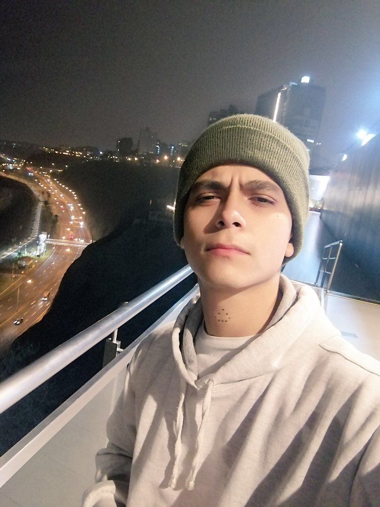 Gregcolm's tweet image. Modo serio siempre 🤑