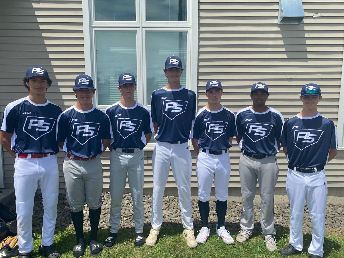 HVWolverines's tweet photo. Some of the HV Wolverines @ The Boston Select Showcase https://t.co/FsE78rFAI5
