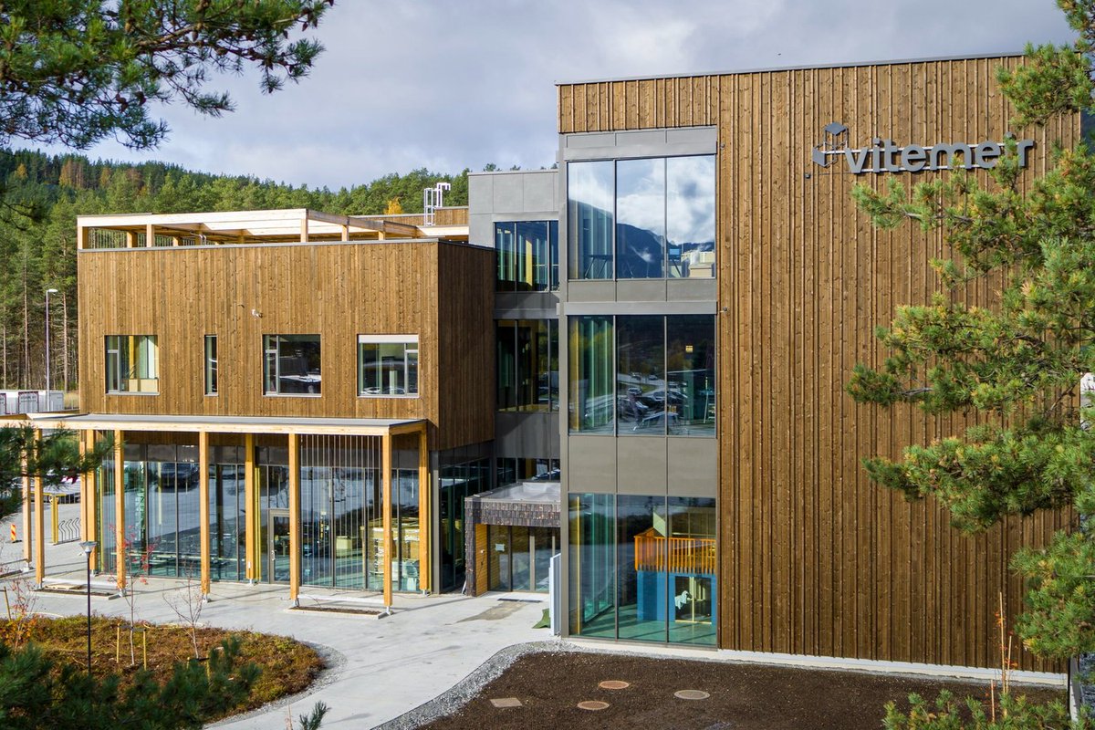 Bring your friends and family to Kaupanger and ViteMeir science center this summer. For more information about opening hours and what it´s offer, go to bit.ly/3NSkWoT
#visitkaupanger #visitsognefjord #sciencecenter #playandlearn #visitnorway #education #summeractivities