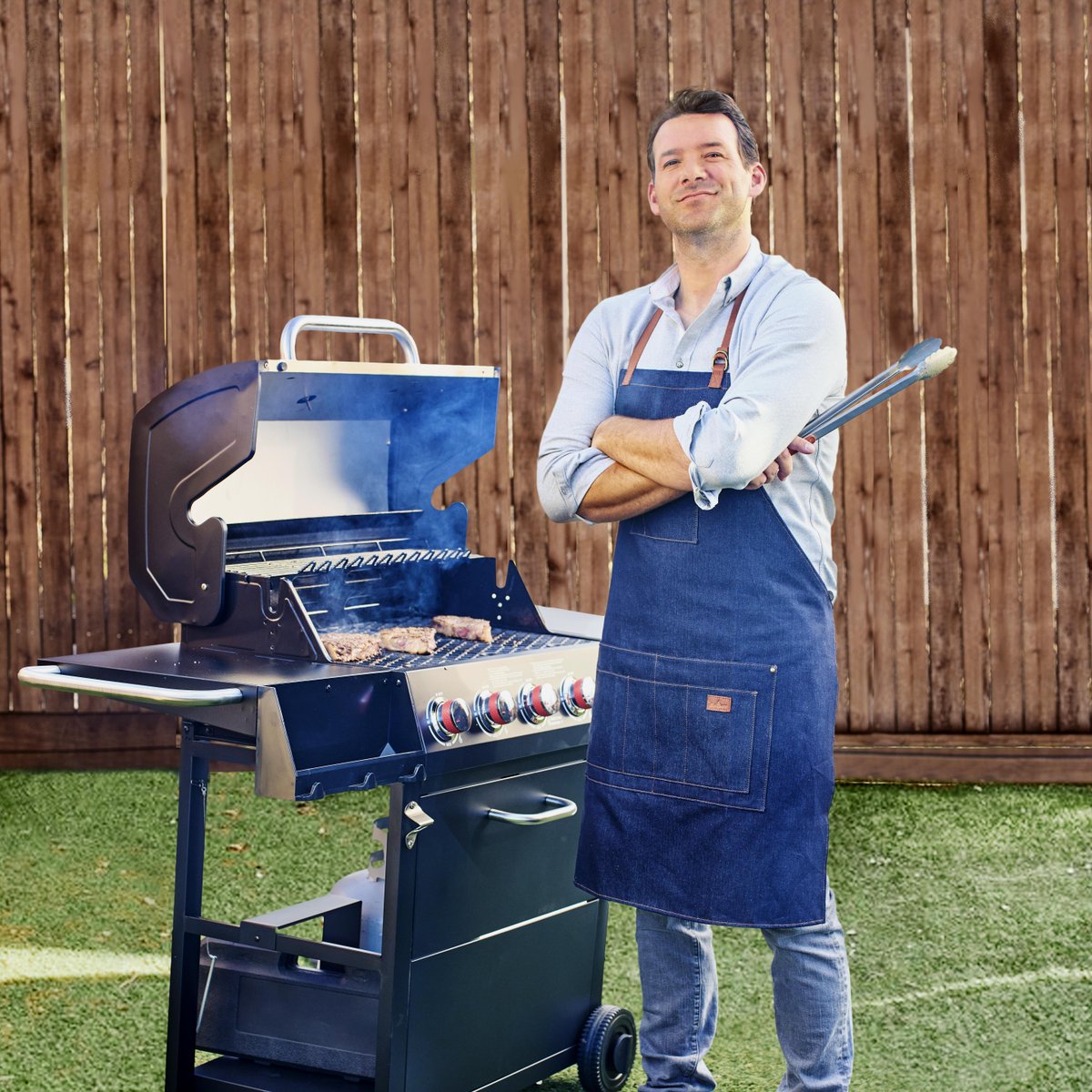 Beef's tweet photo. Have you ever wondered how Tony likes his steak? He says, "Medium rare with a good amount of pepper." 

Sounds good to us. 

(USDA recommends cooking steak to an internal temperature of 145ºF)

#BeefFarmersAndRanchers #BeefUpSummer https://t.co/bxGrhQqVVT