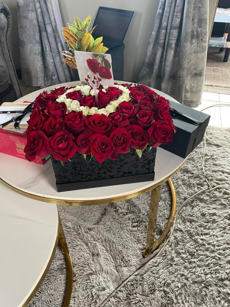 cairotheflorist's tweet photo. Fresh flowers for all occasions with free delivery around gauteng 📍WhatsApp or call 0658666941 -cairo_the_florist on Instagram #GirlTalkZA #GirlsTalkZA #GirlzTalkZa #Mamkhize #SkKhoza #LoadsheddingStage6 #sithelo #leratokganyago #BhekiCele #AndileMpisane #Apartheid #KellyKhumalo https://t.co/b0VJvqm7xZ
