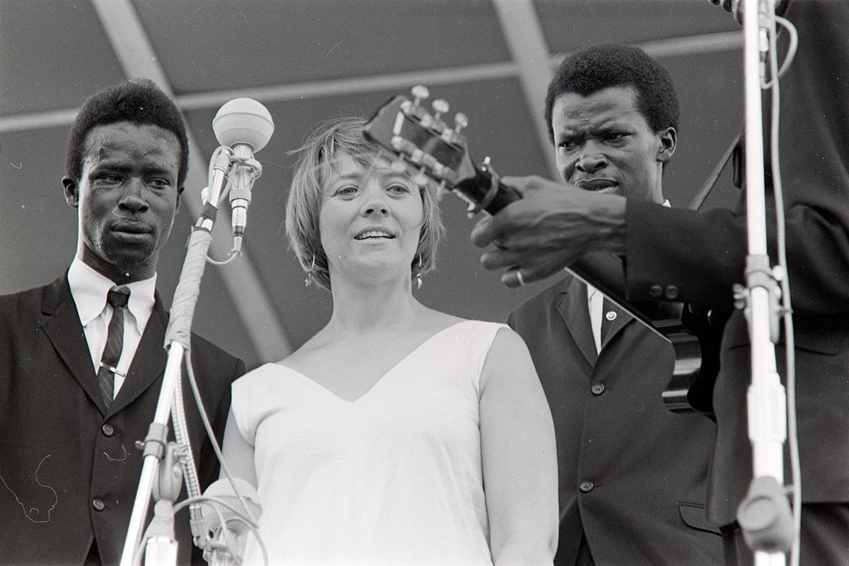 Barbara Dane, unwilling to make the compromises demanded by the music business, struck out on her own path, singing for peace and justice.

Read about Dane and other American women who led social change through music: s.si.edu/3yIf7G6

#BecauseOfHerStory #MusicHerStory