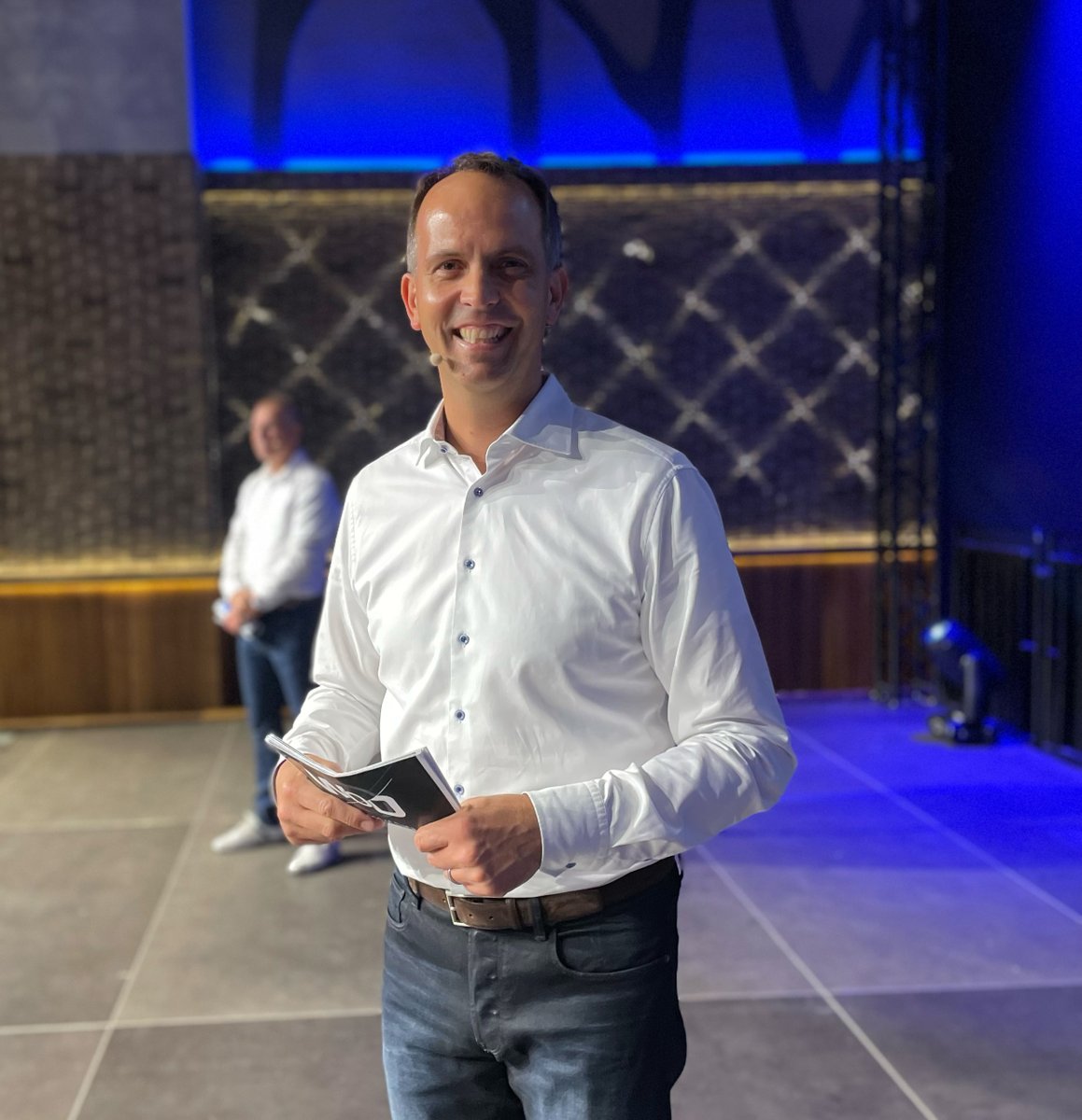 🤩 Extreme Vorfreude! Diese zwei Worte beschreiben meinen Gemütszustand heute sehr gut. 

Gerade noch den letzten Soundcheck für die Eröffnungsrede gemacht und dann kann es morgen mit dem World of Data 2022 losgehen. 

#worldofdata22 #data #analytics #event