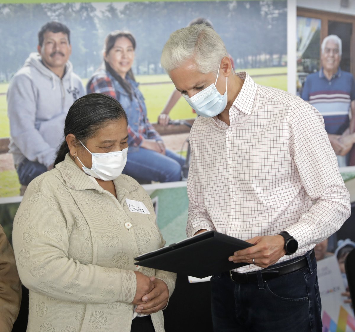 alfredodelmazo's tweet photo. En #Coacalco entregamos 1,000 títulos de propiedad para que más familias mexiquenses cuenten con la seguridad y la certeza jurídica de su patrimonio. https://t.co/PskdbdYkFJ