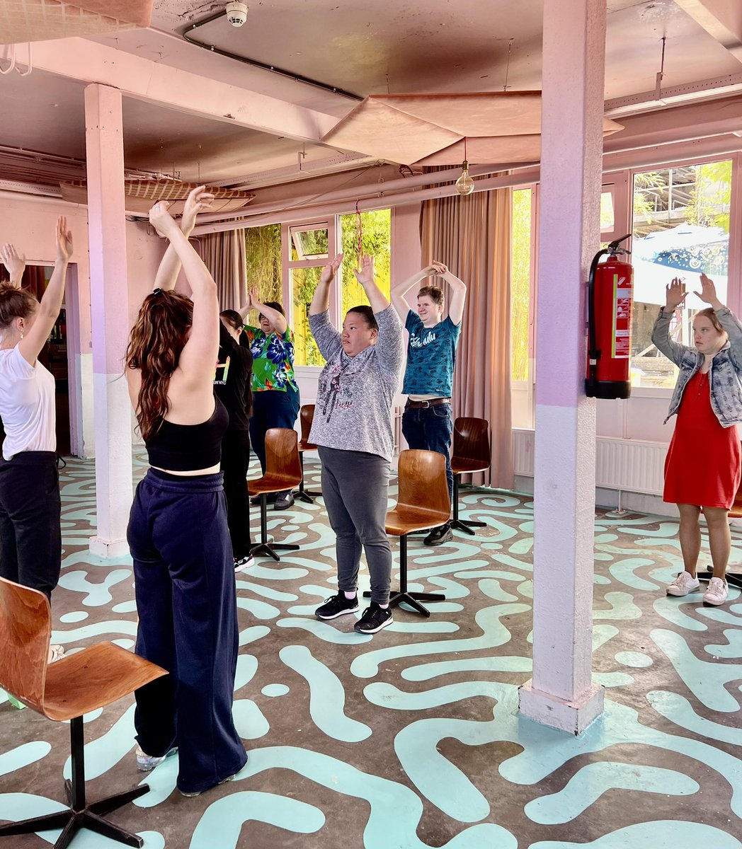 social_label_'s tweet photo. We werken toe naar een film presentatie voor de zomer #move #atelier #samendansen #iederinzijneigenritme https://t.co/khvYNbeCPy