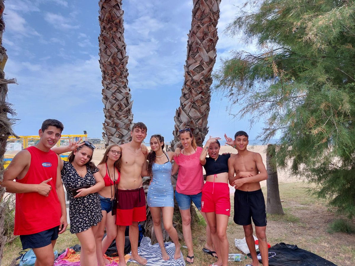 Ahir visita al millor monument de Catalunya, la #SeuVella de Lleida. Avui sortida a la "platja" de Lleida, Cambrils. Bons moments i vivències d'estiu #alauecfemcosesaljuliol <a href="/educaciocat/">Educació</a>