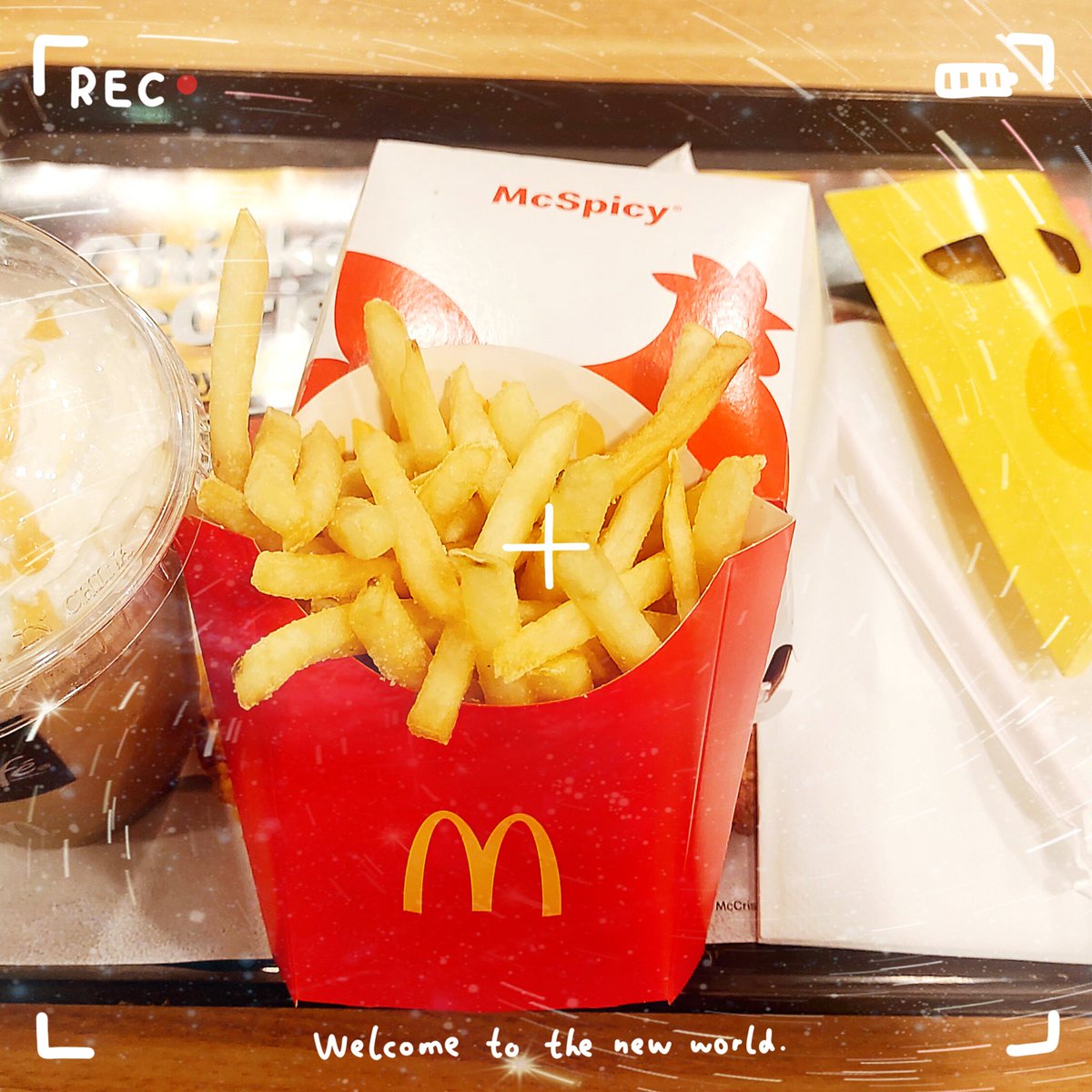 unclemassage's tweet photo. 最近经常吃麦当劳，主要是因为这杯加了冰激凌的McCafe比较合我的胃口，它让我想起以前在厦门经常买的听说，一种加了冰激凌的奶茶，我和前女友都很爱喝，又让想起很多年以前和前前前女友吃肯德基的情景，那时候我刚毕业没多久，觉得两个人花二十块钱吃一顿肯德基都好贵好奢侈的样子。 https://t.co/kassEoPEcP