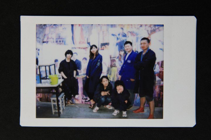 zhengjunlongart's tweet photo. 正值毕业际，我也有学生时，十年已过，甚是想念我的同学们，翻到几张宝丽来，感叹时光流逝！该见面了，该聚聚啦，我的同学们！#polaroid #classmates #olddays #art #photography #memory https://t.co/MK3p85R6jX