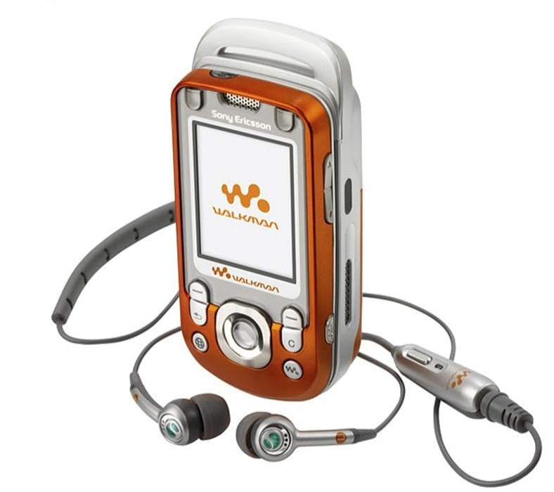 mirza_j3's tweet photo. dream phone of 90s kids as today iPhone..
@memorable_90s https://t.co/LfzS3JeIvu