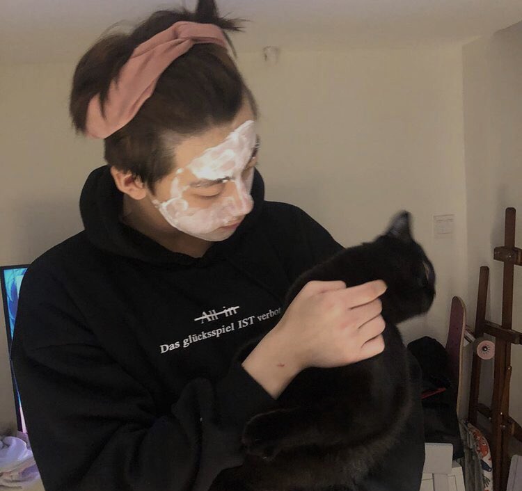 ㅤ

      XERXUS.⠀ UPDATE 
  ㅤㅤㅤㅤ   ㅤ⏱️: 8:52 pm 
ㅤ               
       i don’t think he recognizes me.
ㅤㅤㅤ