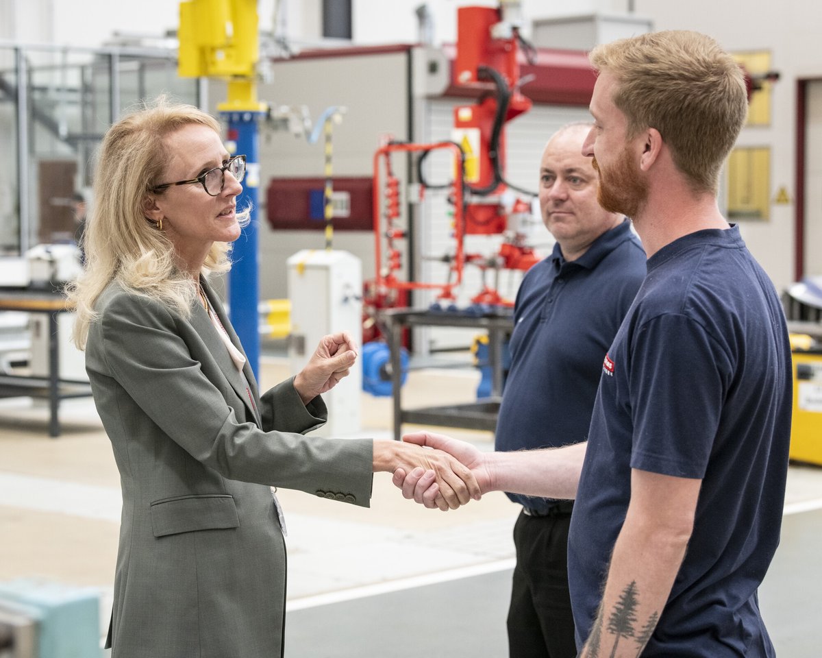 BAESystemsAir's tweet photo. We were delighted to host @LockheedMartin’s @lauderdale_l at our #Samlesbury site where our people have a role in the development, production and sustainment of @thef35 We’re proud to play our part in helping make sure the jet is available whenever and wherever it’s needed ⚡🇺🇸🇬🇧 https://t.co/ETslfbhGJj