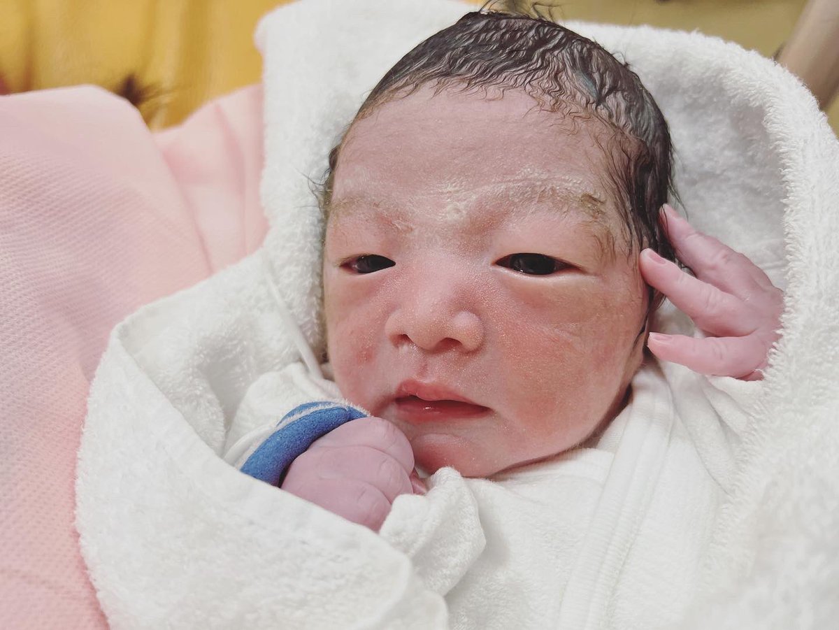 mionorun's tweet photo. 2022年7月6日13時04分3012gの男の子が誕生しました！！
母子共に健康で本当よかった😭
ゆうりちゃんお疲れ様❤️
何度も立ち会いするけど、毎回出産姿には感動させられる🥺ほんと母強しです👍
ゆっくり休んでください❤️
息子ちゃん産まれてきてありがとう❤️ https://t.co/7KbBKdEVcE
