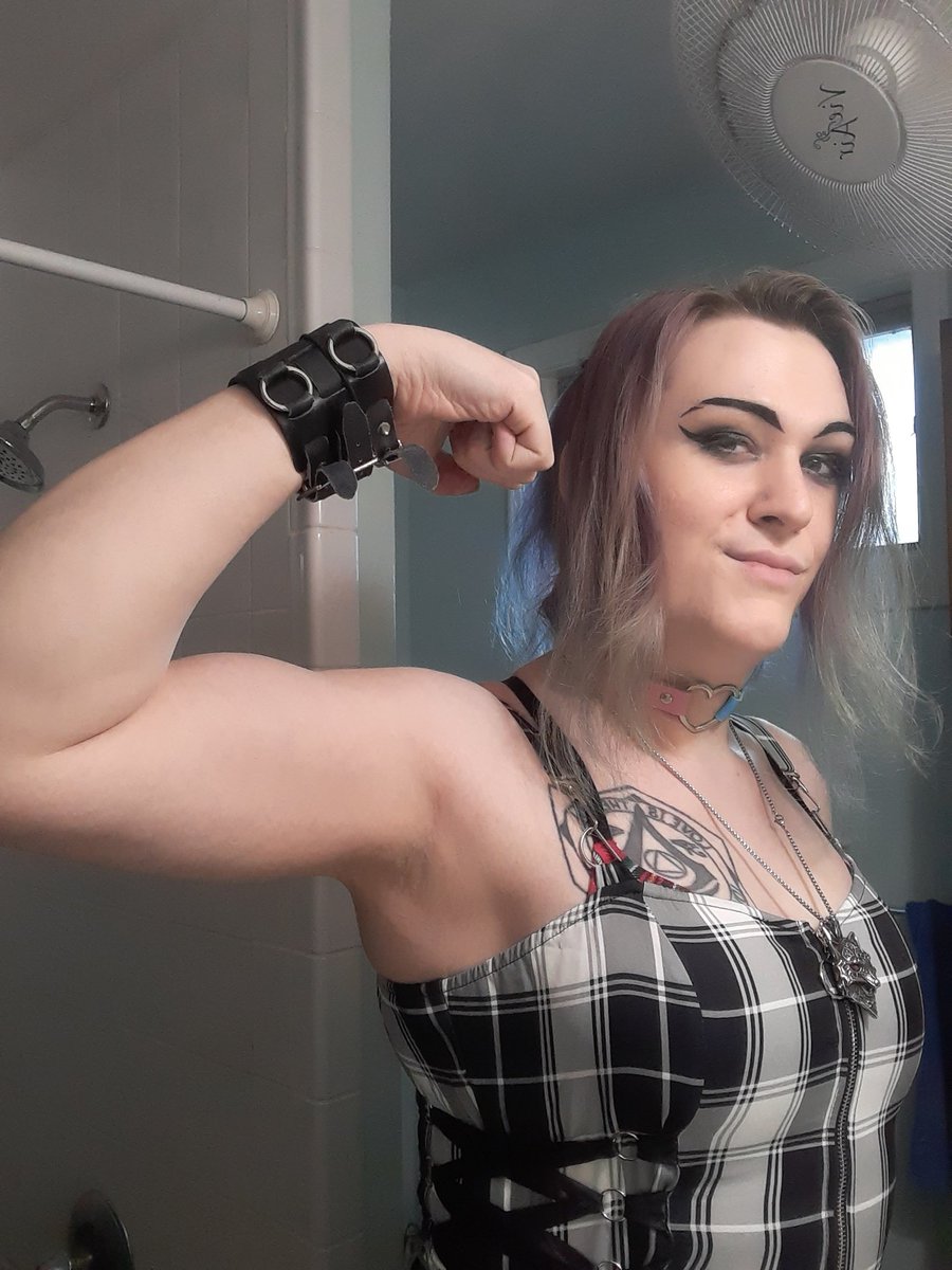 RogueKnightKira's tweet photo. It was one of those stronk Mommy days https://t.co/i8mcz4K16K