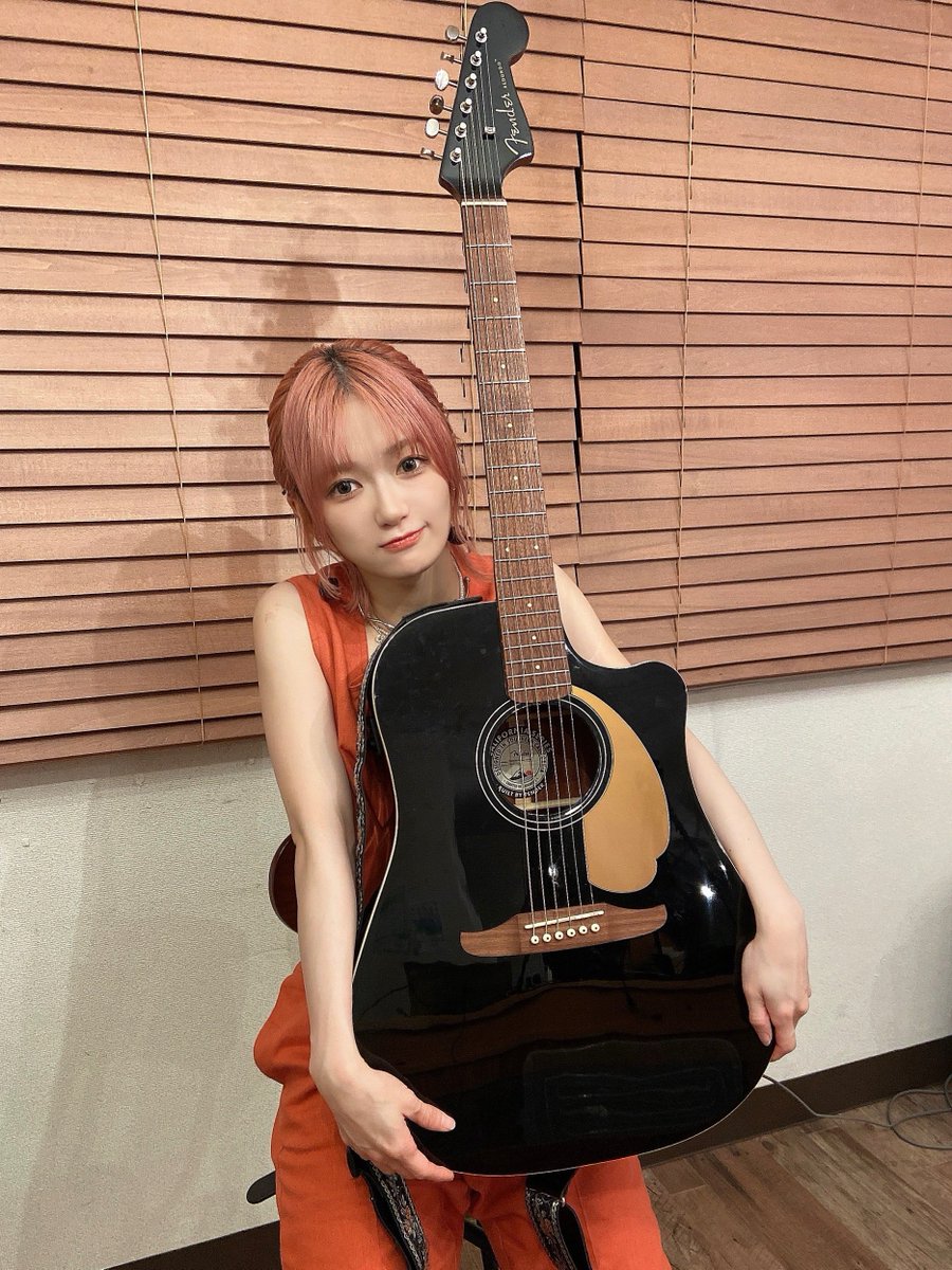 hina_MANACLE's tweet photo. テレアコ　ありがとう
ギター上達したかな？ https://t.co/rmmAYNwqB5